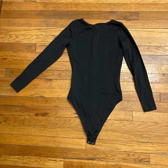 Everlane The Long-Sleeve V-neck Supima® Bodysuit (S) - Picture 3 of 7